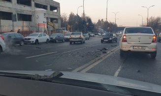 Marcajele primăriei fac ravagii în trafic. Două mașini lovite pe Calea Florești
