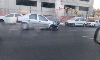 Marcajele primăriei fac ravagii în trafic. Două mașini lovite pe Calea Florești