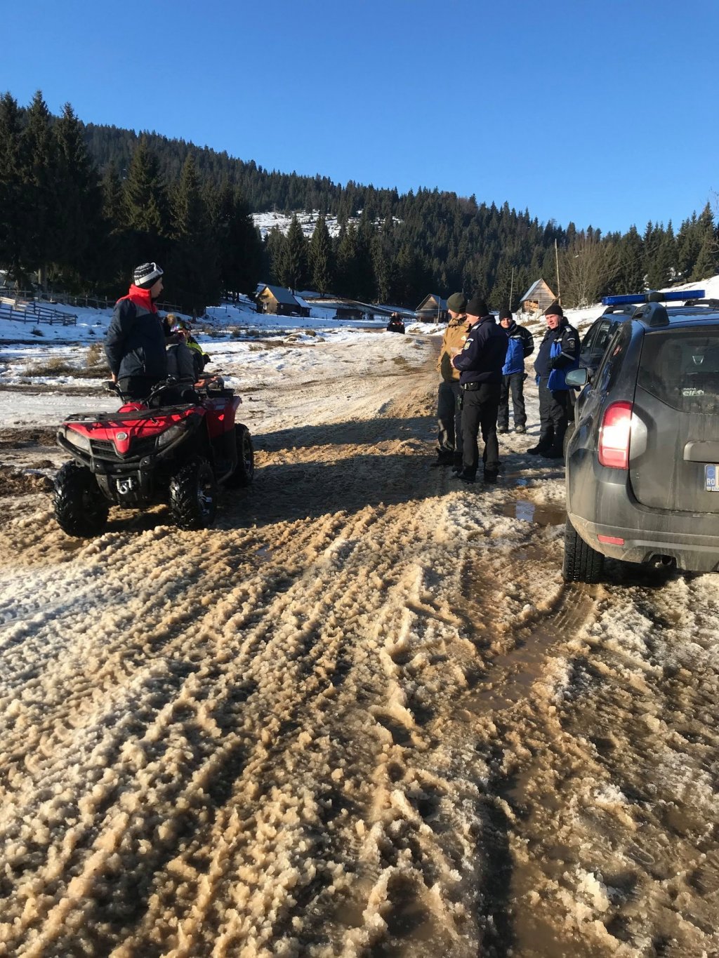 Turiști amendați în Răchițele. Au intrat cu vehicule motorizate în zone protejate