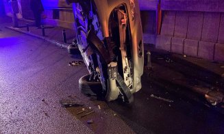 Aceeași situație, altă intersecție! Încă o mașină răsturnată, după cea de pe Dorobanților