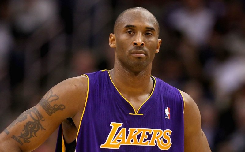 Legendarul baschetbalist Kobe Bryant și fiica sa de 13 ani au murit într-un accident de elicopter