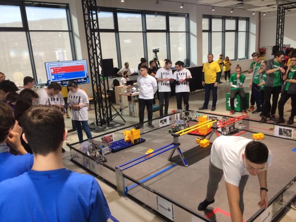 Clujenii de la Braintronix vor da salarii de 3.000 euro la fabrica lor de roboți din Bihor