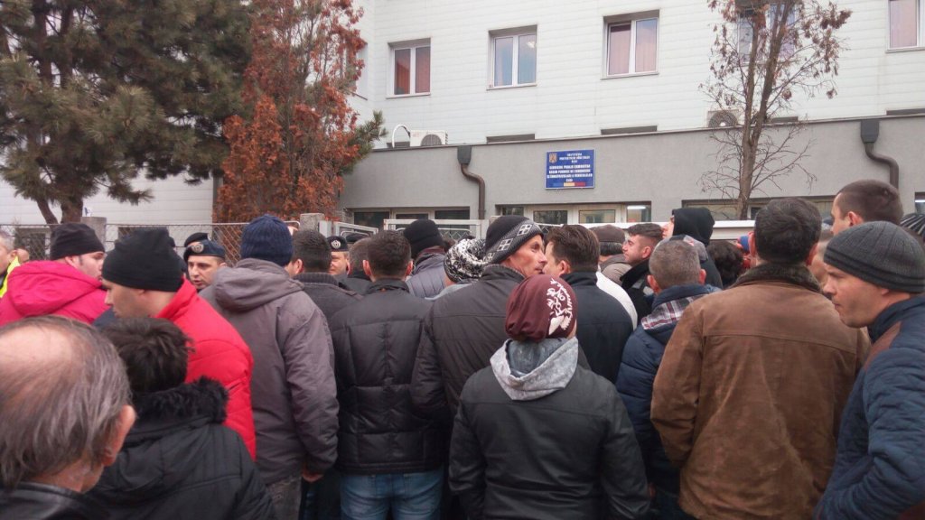 Măsuri la Permise și Înmatriculări: ghișeu special pentru firmele care vând mașini la mâna a doua, trasee noi pentru şcoala de şoferi