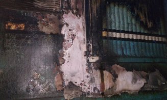 Locomotivă în flăcări, la Cluj. Vagoanele, pline cu azotat de amoniu