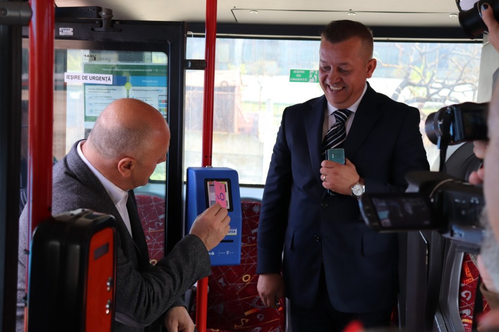Proiectul plății cu cardul contactless pe transportul în comun, extins de la Cluj la București