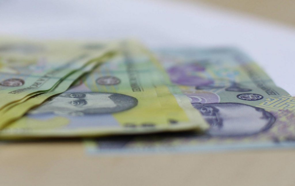 Leul, în cădere liberă. Cât a ajuns un euro pe piața interbancară