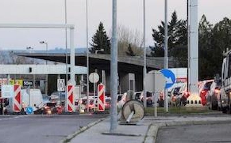 ''Coridor umanitar'' pentru românii de la graniţa austriaco-ungară, între orele 22.00-07.00