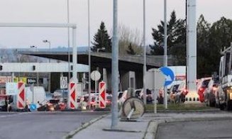 ''Coridor umanitar'' pentru românii de la graniţa austriaco-ungară, între orele 22.00-07.00