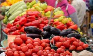 Pieţele rămân deschise! Oros: Sunt singurele locuri unde producătorii locali îşi pot vinde mărfurile