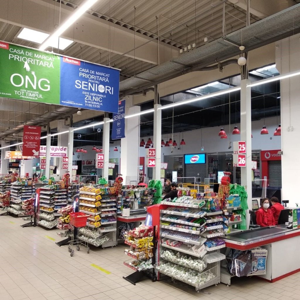 Case dedicate pentru pensionari și voluntari în hipermarketuri