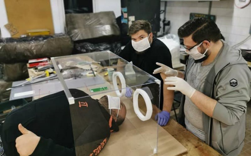 Produs de Cluj: „Acvariul” care-i protejează pe medici de COVID-19