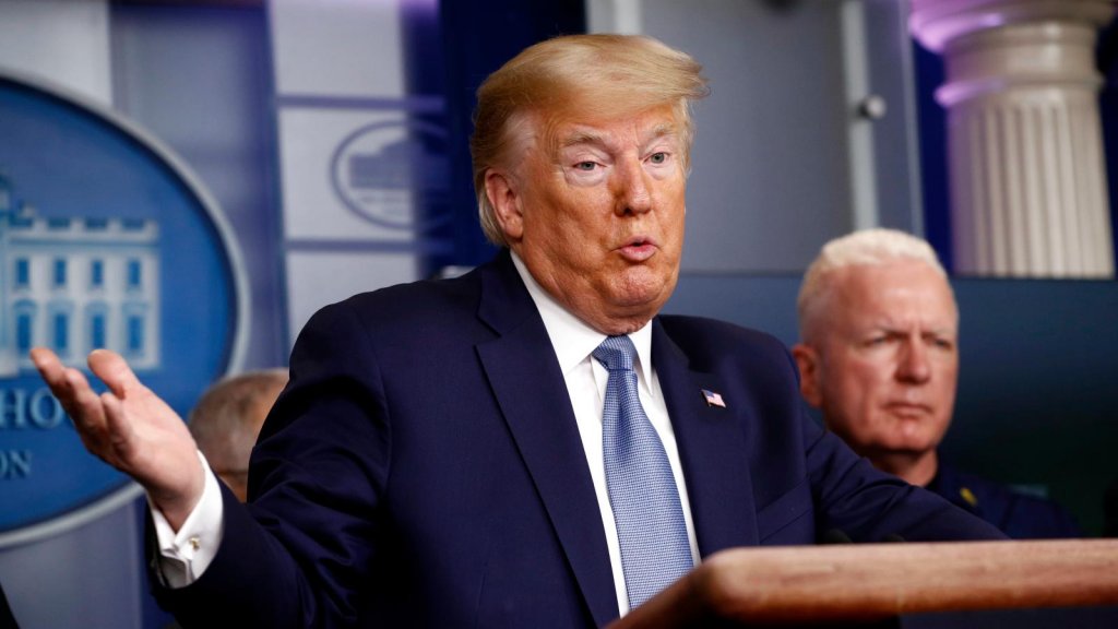 SUA schimbă recomandările. Administraţia Trump propune folosirea de măşti alternative faţă de cele medicale