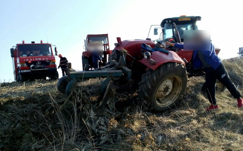Accident grav la Cluj. Un tânăr a fost prins sub un tractor