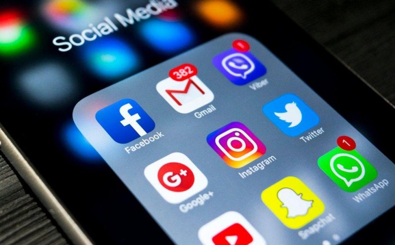 WhatsApp limitează partajarea mesajelor pentru a încetini răspândirea informaţiilor false