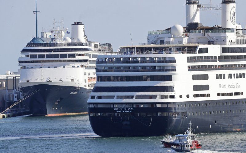 20 de cetăţeni români se află la bordul navelor de croazieră Zaandam şi Rotterdam unde au fost depistate cazuri de COVID-19