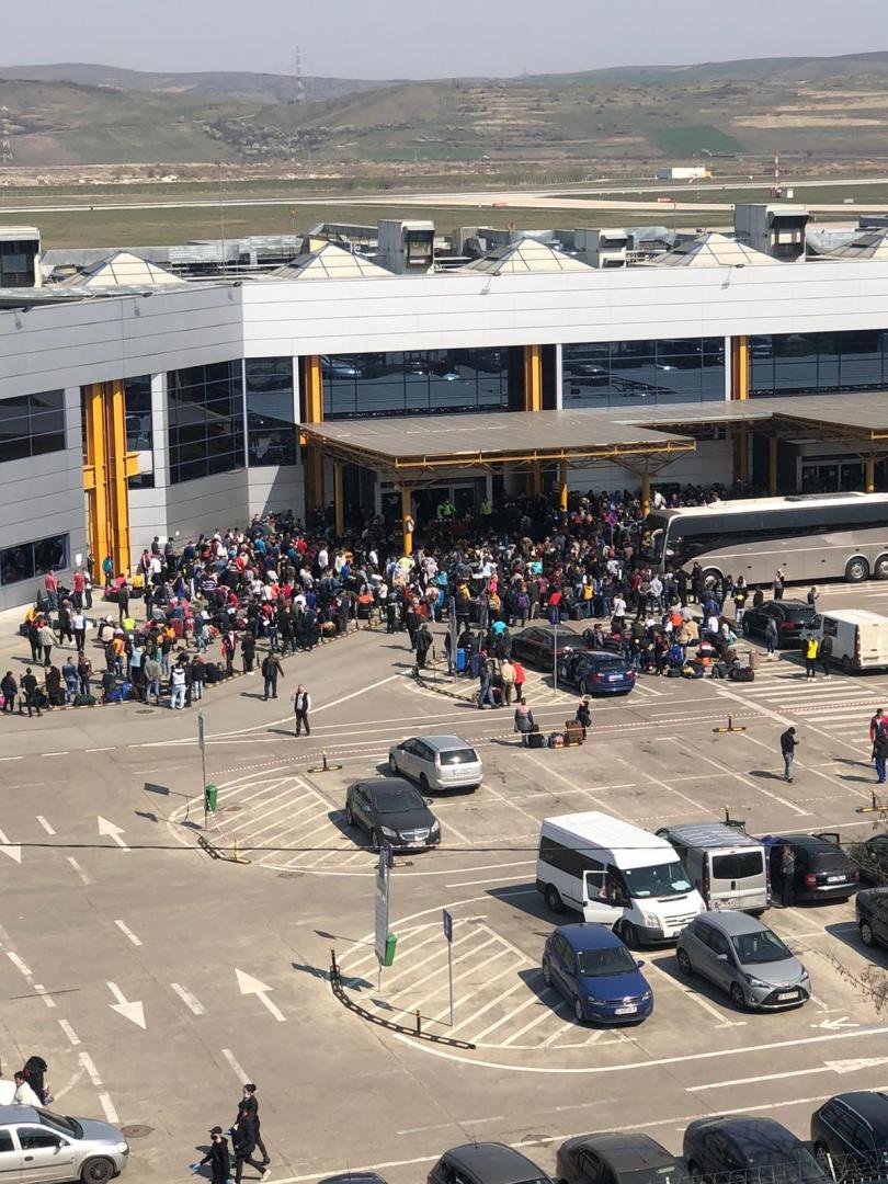 Anchetă la Aeroportul Cluj, după ce mii de muncitori români s-au înghesuit la cursele charter spre Germania