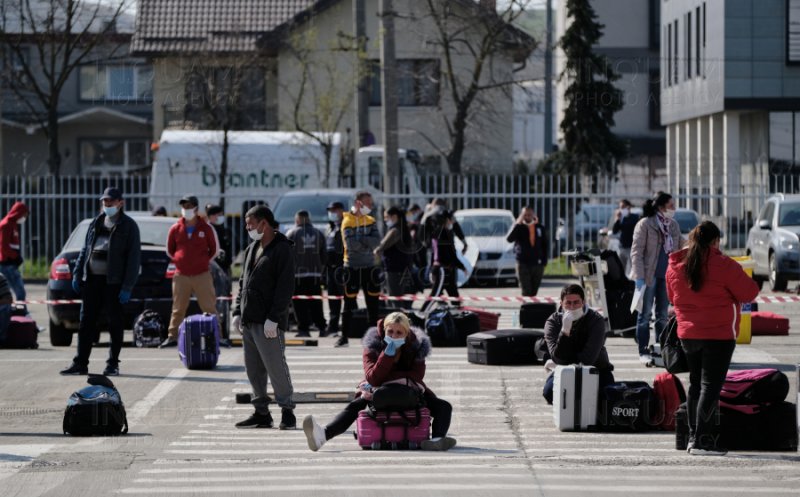 Dosar penal pe numele a trei persoane care au părăsit zona de carantină din Suceava pentru a lua avionul din Cluj spre Germania