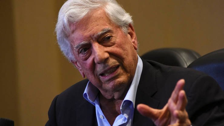 Scriitorul Mario Vargas Llosa:  Libertăţile publice sunt în pericol din cauza pandemiei