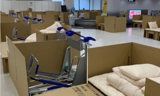 Paturi din carton în aeroport pentru călătorii care aşteaptă rezultatele testelor pentru COVID-19