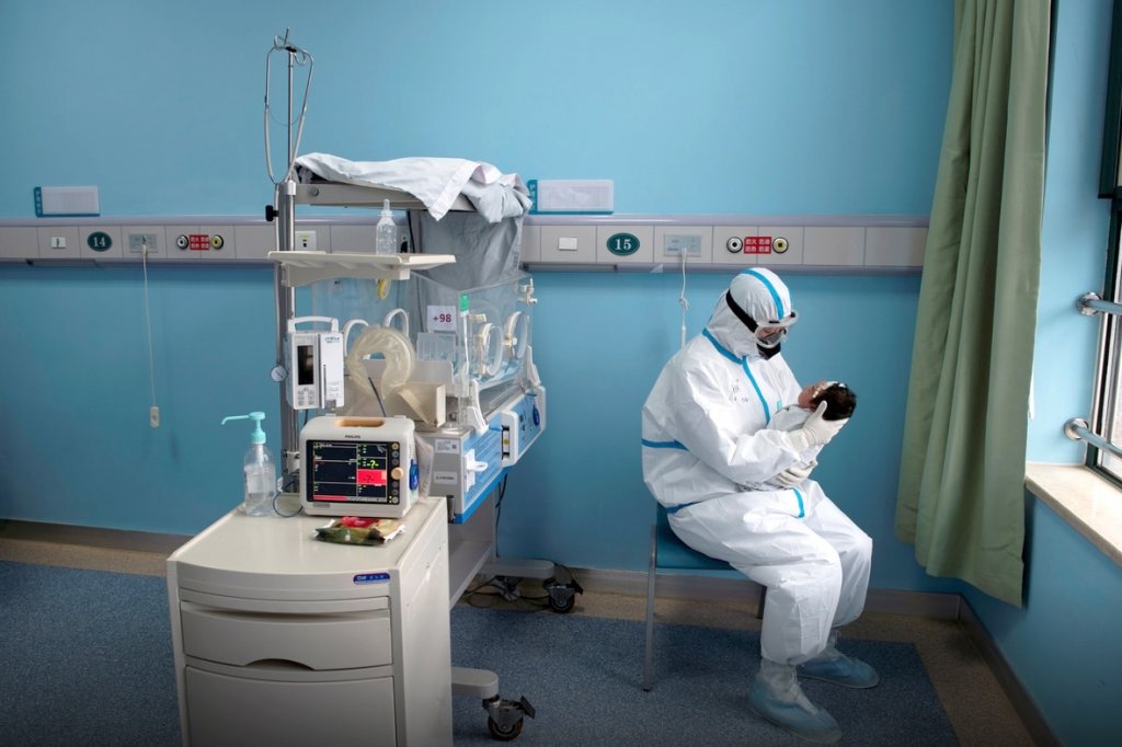 Un bebeluş s-a născut infectat cu noul coronavirus