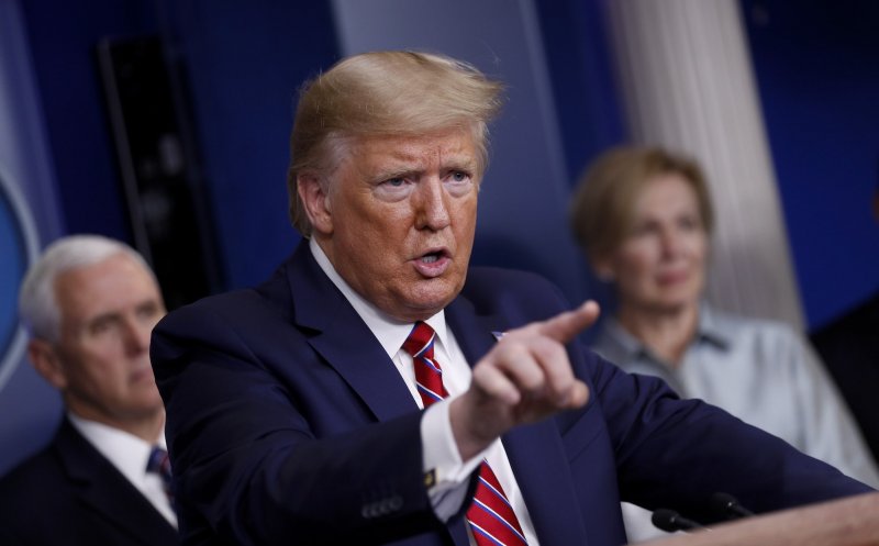 Câţi americani cred că Donald Trump a întârziat să ia măsuri decisive în faţa ameninţării coronavirusului