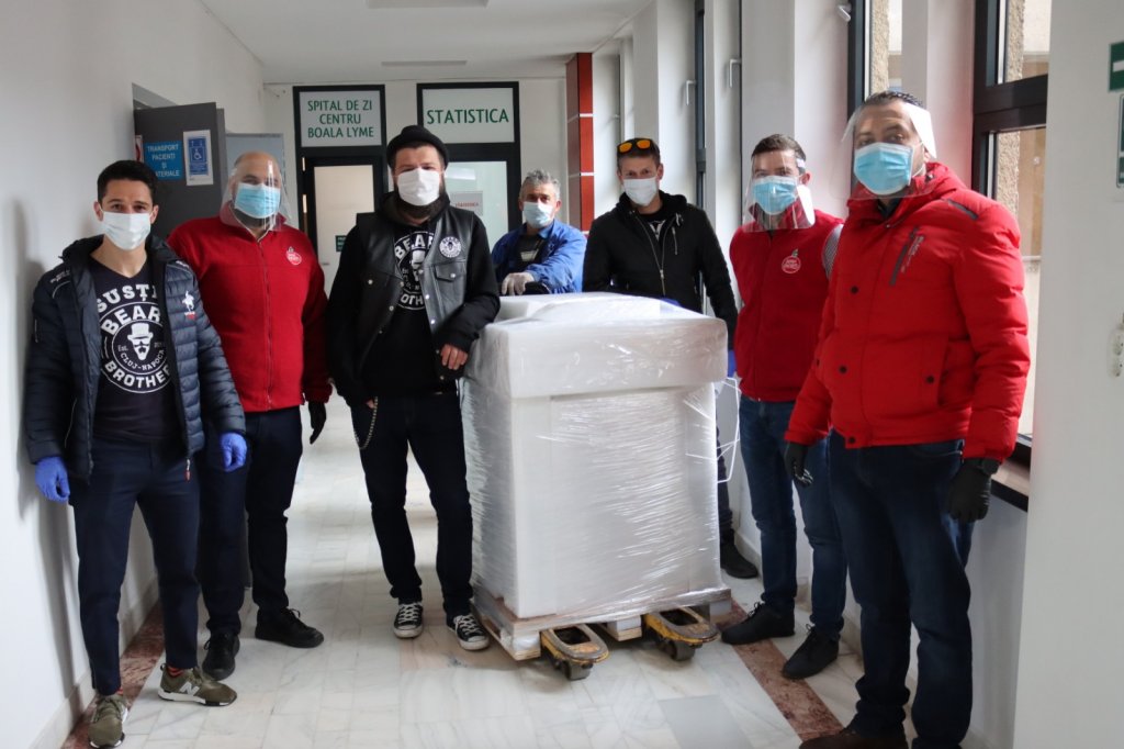 O nouă donație marca Beard Brothers: Aparat și kituri de testare COVID-19 pentru un spital din Cluj