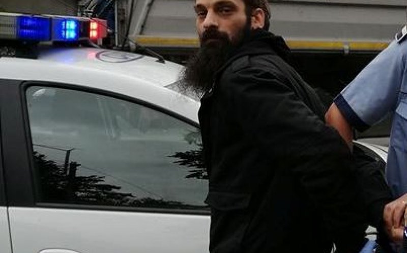 Un bărbat, cu posibile probleme psihice, dă târcoale prin Mănăştur. Ar fi încercat să violeze o tânără