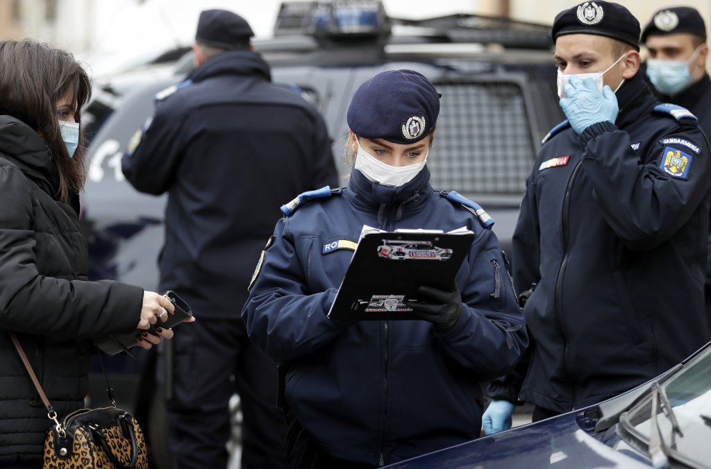 Cât de uşor fug pacienţii cu Covid-19 din spitale. „M-am îmbrăcat şi am plecat pe uşă"