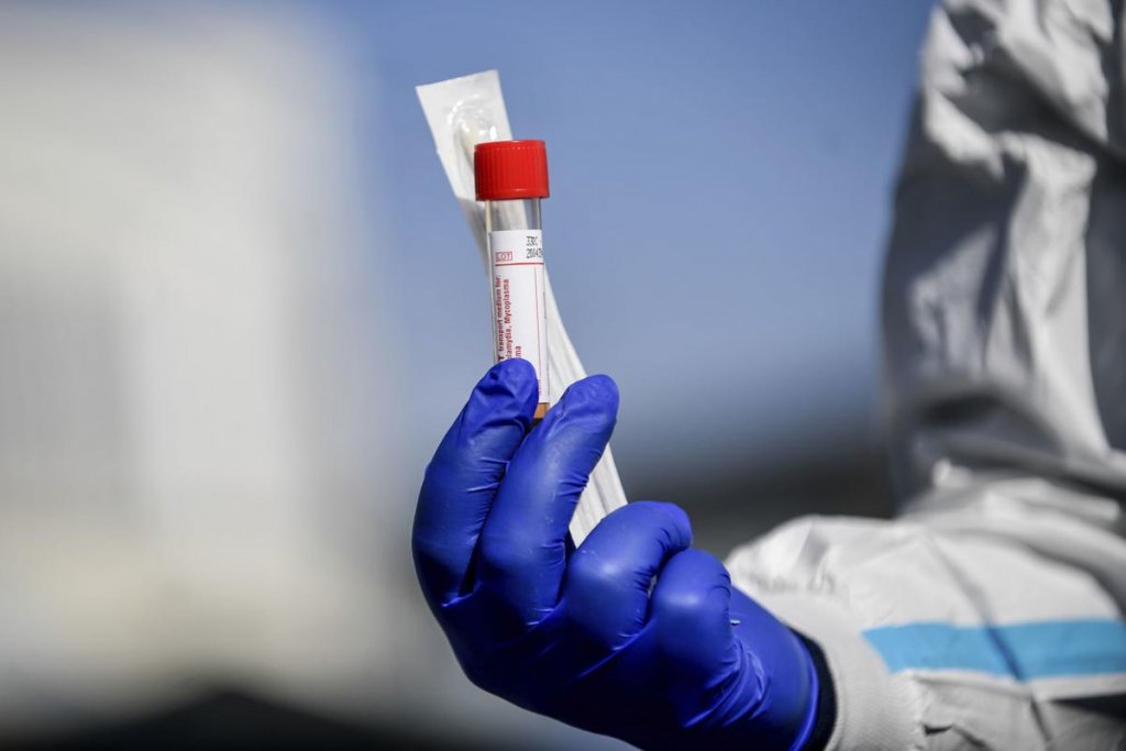 Un medic propune “screeningul populaţional”. Cum se face testarea și ce se întâmplă dacă 10% au dezvoltat anticorpi