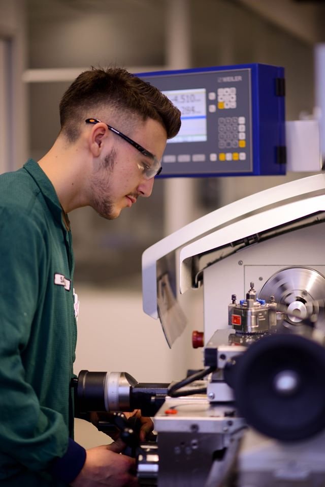 Bosch a înrolat 164 de elevi în sistemul dual la Cluj