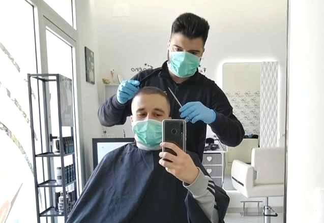 "Când mergem la frizerie vom purta mască şi mănuşi, va purta şi frizerul"