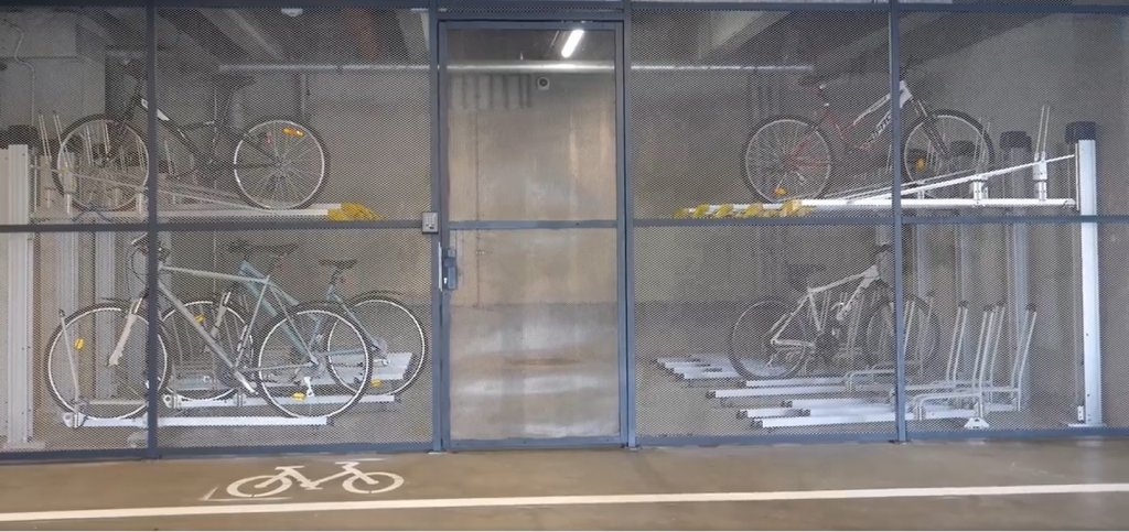 Primăria a inaugurat 96 de locuri moderne pentru biciclete în parkingurile Primăverii și Băișoara