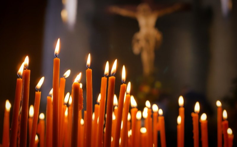 Se deschid bisericile: "Se va evita atingerea sau sărutarea obiectelor sacre de cult"