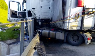 Accident pe Autostrada Transilvania. Un tir s-a înfipt în parapet