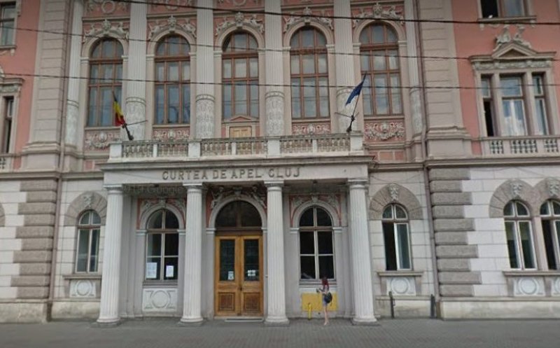 Fără mănuși și botoșei în Palatul de Justiție Cluj. Dar cu mască