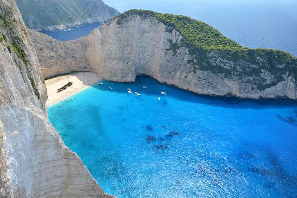 Grecia a anunțat data de la care primește turiști stăini. Fără "pașaport medical"