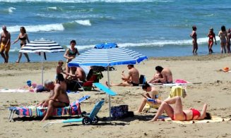 Plajele din Italia, înţesate duminică de oameni. Au furat startul înainte de a fi redeschise