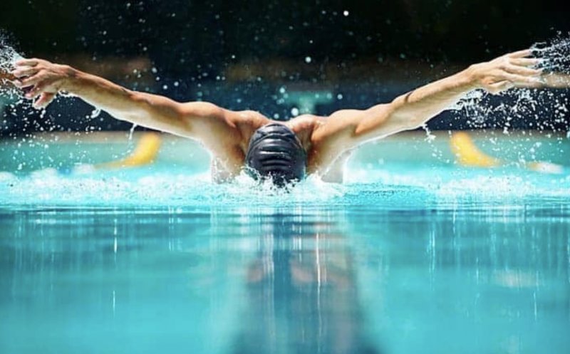 Liber la bazine acoperite sau în aer liber. Doar pentru sportivii profesionişti, după 1 iunie şi fără spectatori