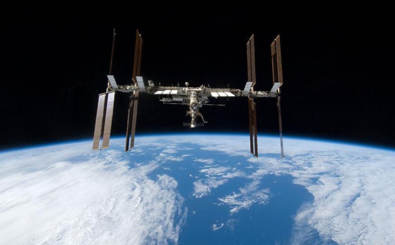 Capsula SpaceX Crew Dragon s-a cuplat cu succes la Staţia Spaţială Internaţională