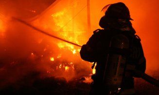 Incendiu la Cluj. Un bătrân a ajuns la spital cu arsuri pe tot corpul