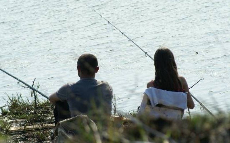 Pescuitul în criza COVID-19: La 10 m distanţă, fără socializare, fără grătare, fără alcool şi cu triaj epidemiologic