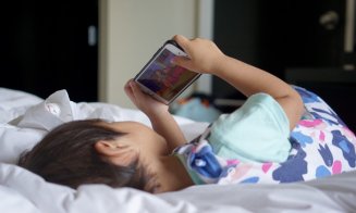 Milioane de copii au petrecut mai mult timp online în perioada carantinei, ceea ce i-a expus riscului de a deveni ţinta pedofililor