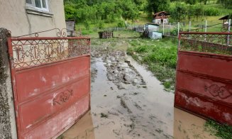 Inundaţii în mai multe localităţi din Cluj. Ploile au făcut ravagii