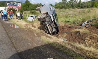Accident în Baciu, două mașini au ieșit în decor, o tânără a fost rănită