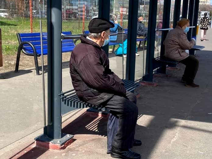 Aproape 1 milion de pensionari din România au primit indemnizaţie socială în mai