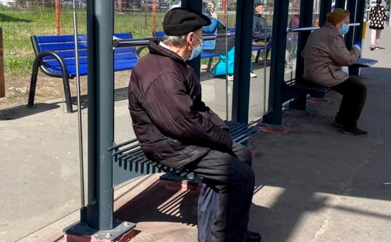 Aproape 1 milion de pensionari din România au primit indemnizaţie socială în mai