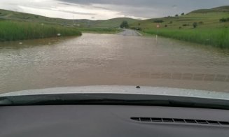Drum spre Cluj, acoperit de apă de jumătate de metru