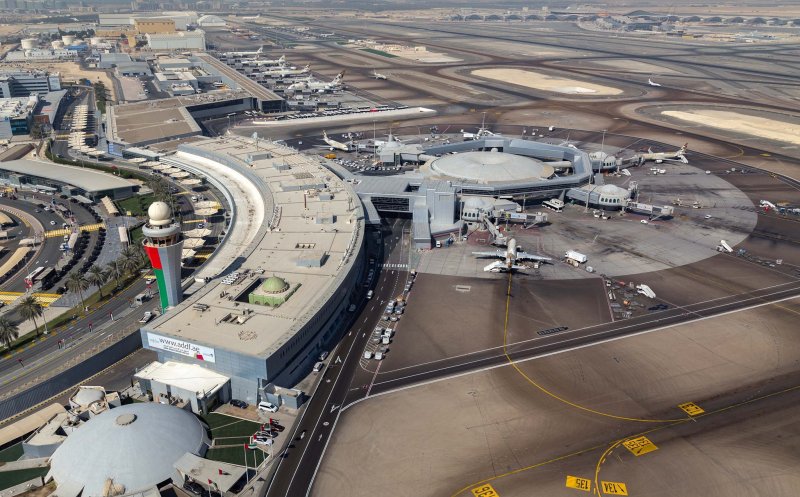 Clujenii vor putea zbura la Abu Dhabi abia din septembrie