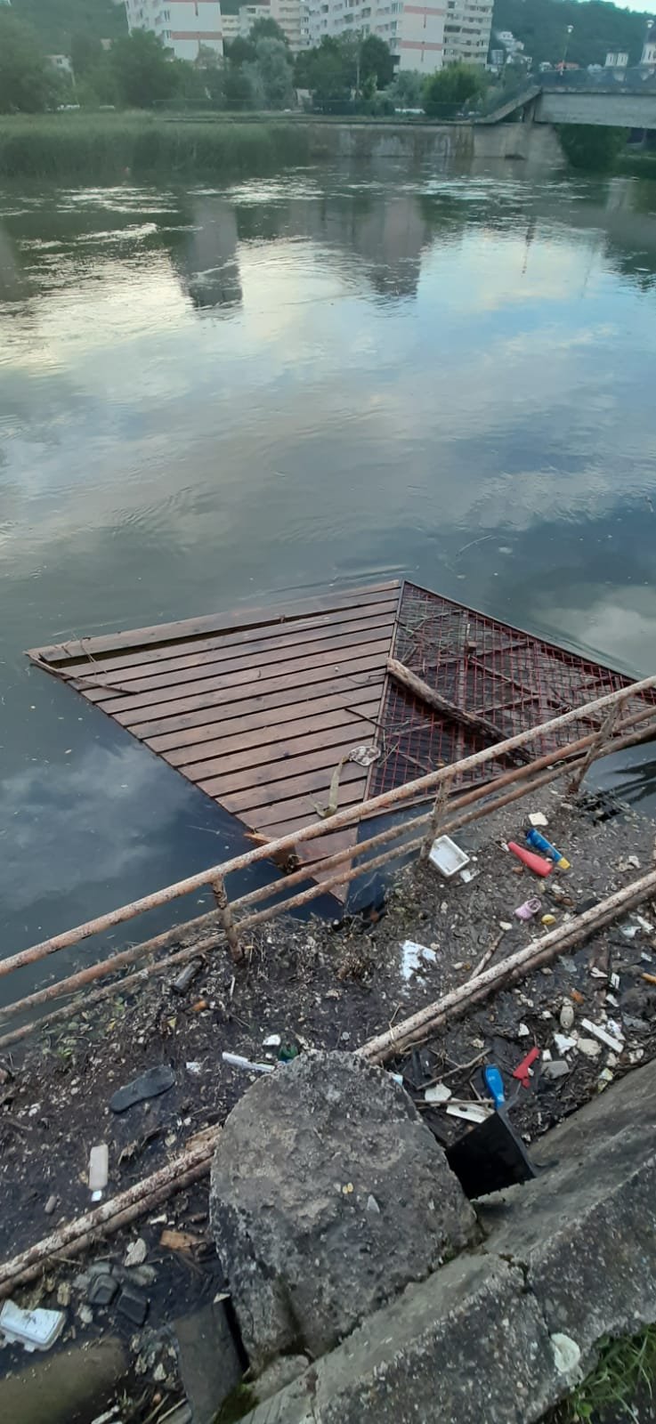 Ce mai vine pe Someş în jos în oraşul de 5 stele?