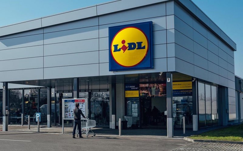 Lidl “fură startul”. Nemții au prelungit programul magazinelor din România